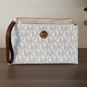 Michael Kors large zippered wristlet, vanilla